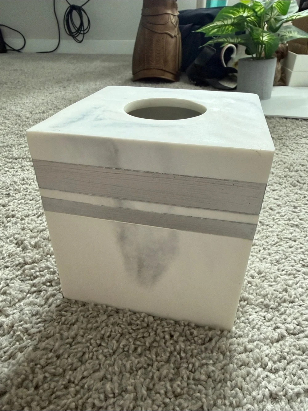 Marble-Effect Square Tissue Box Cover in White and Gray